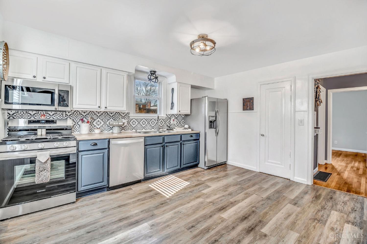 5617 Leumas Road Cincinnati, OH 45239 - Photo 8 of 35