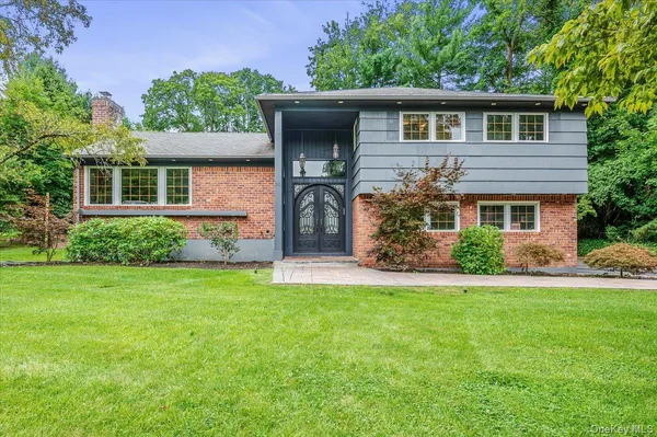 $8,600 | 26 Redbrook Road, Great Neck, NY 11024