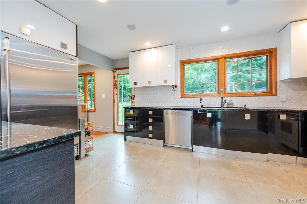 26 Redbrook Road Great Neck, NY 11024 - Photo 7 of 19 a kitchen with granite countertop a refrigerator and a sink