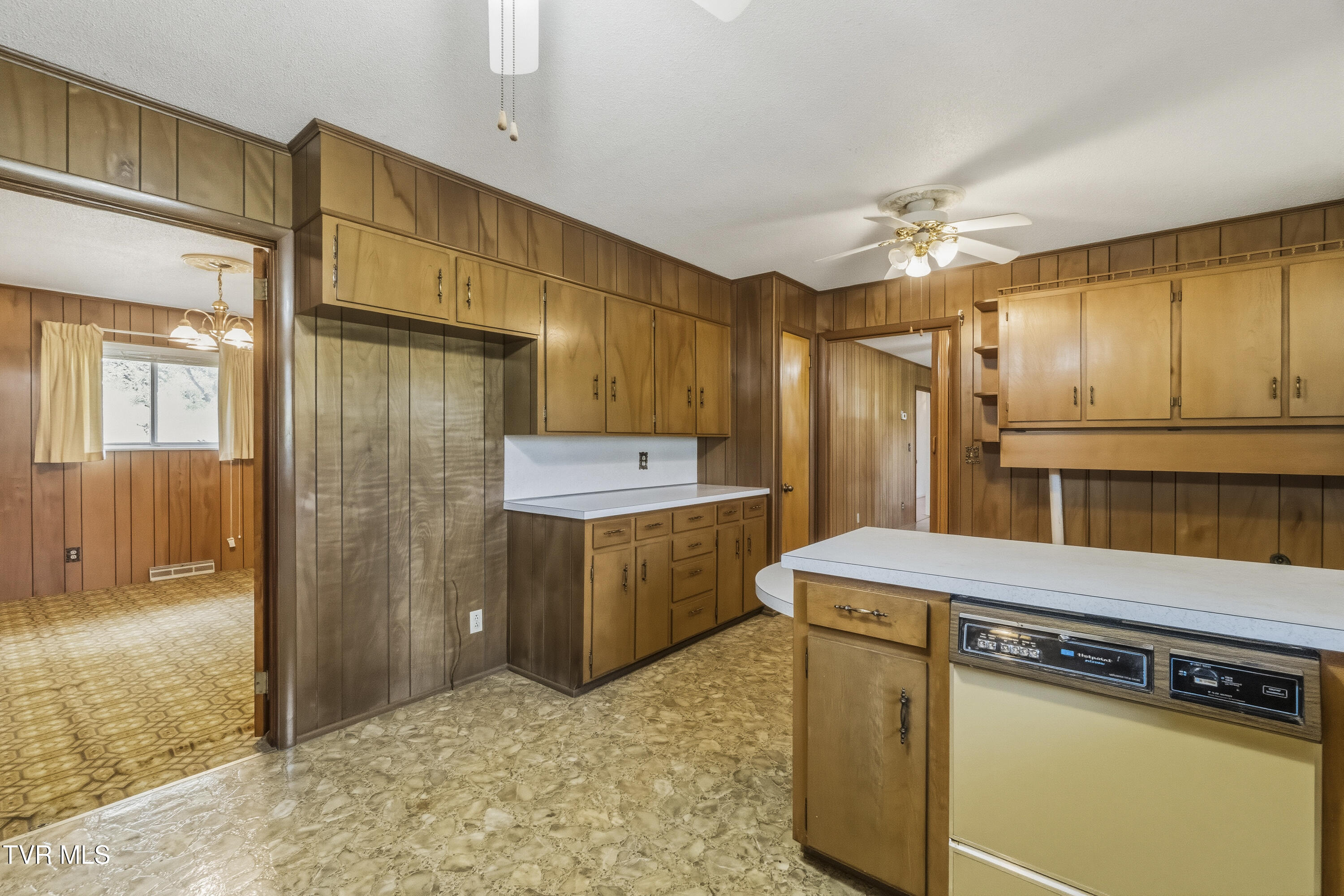 595 East Allens Bridge Road Greeneville, TN 37743 - Photo 10 of 63 10