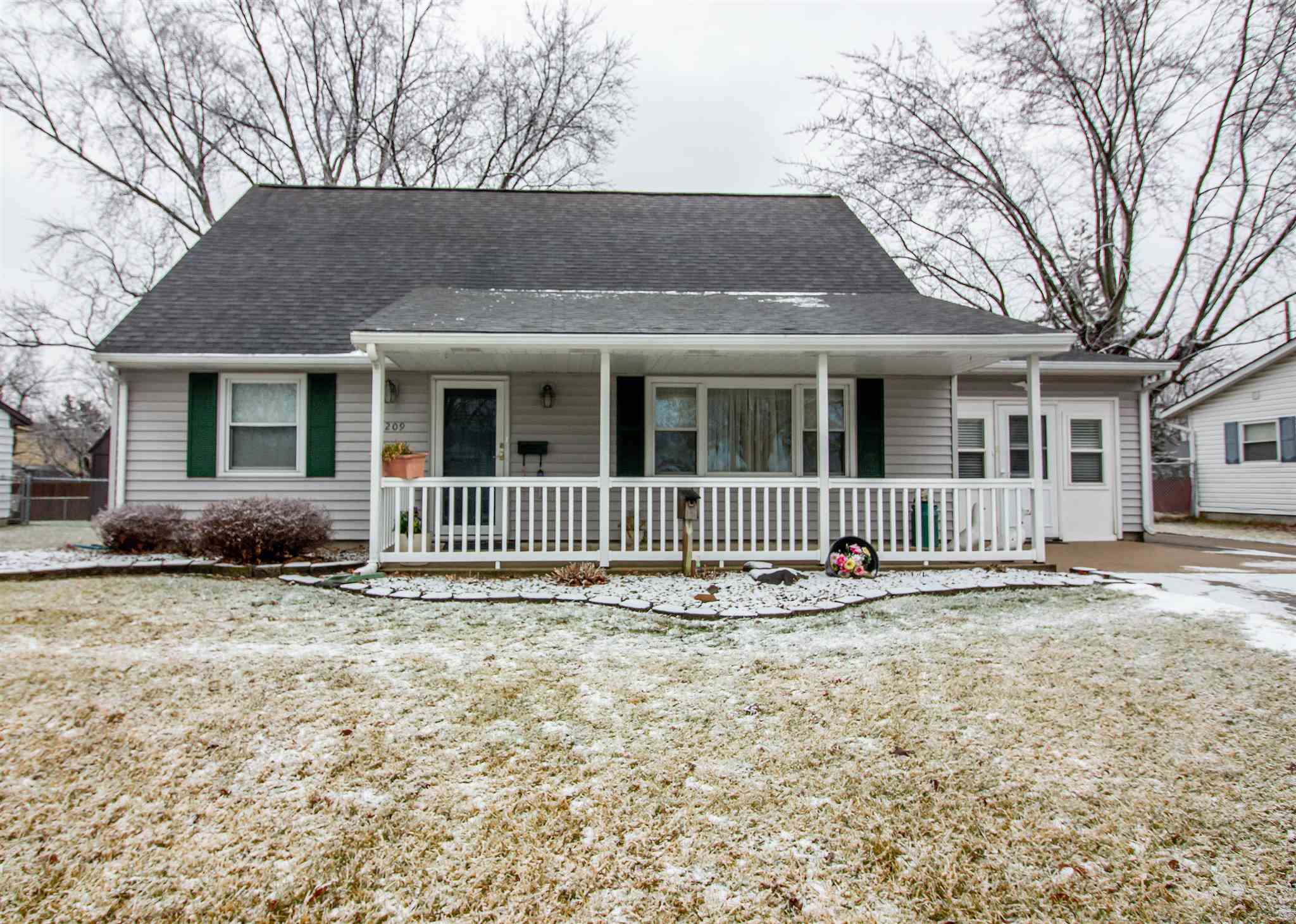 2209 Maplewood Road Fort Wayne, IN 46819 - Photo 2 of 35