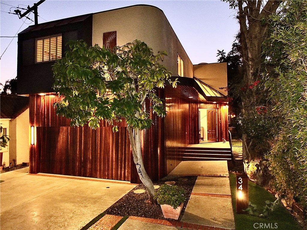 341 S Meadows Manhattan Beach, CA 90266 - Photo 4 of 50 a front view of a house