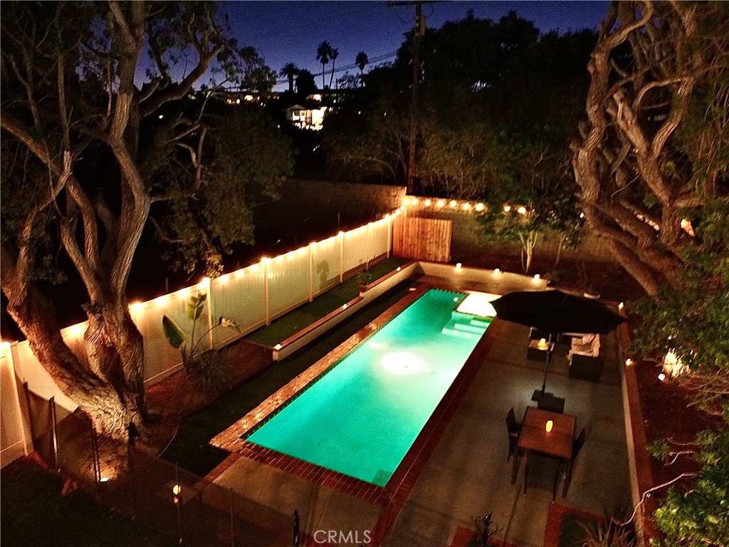 341 S Meadows Manhattan Beach, CA 90266 - Photo 48 of 50 a view of a chairs in front of building