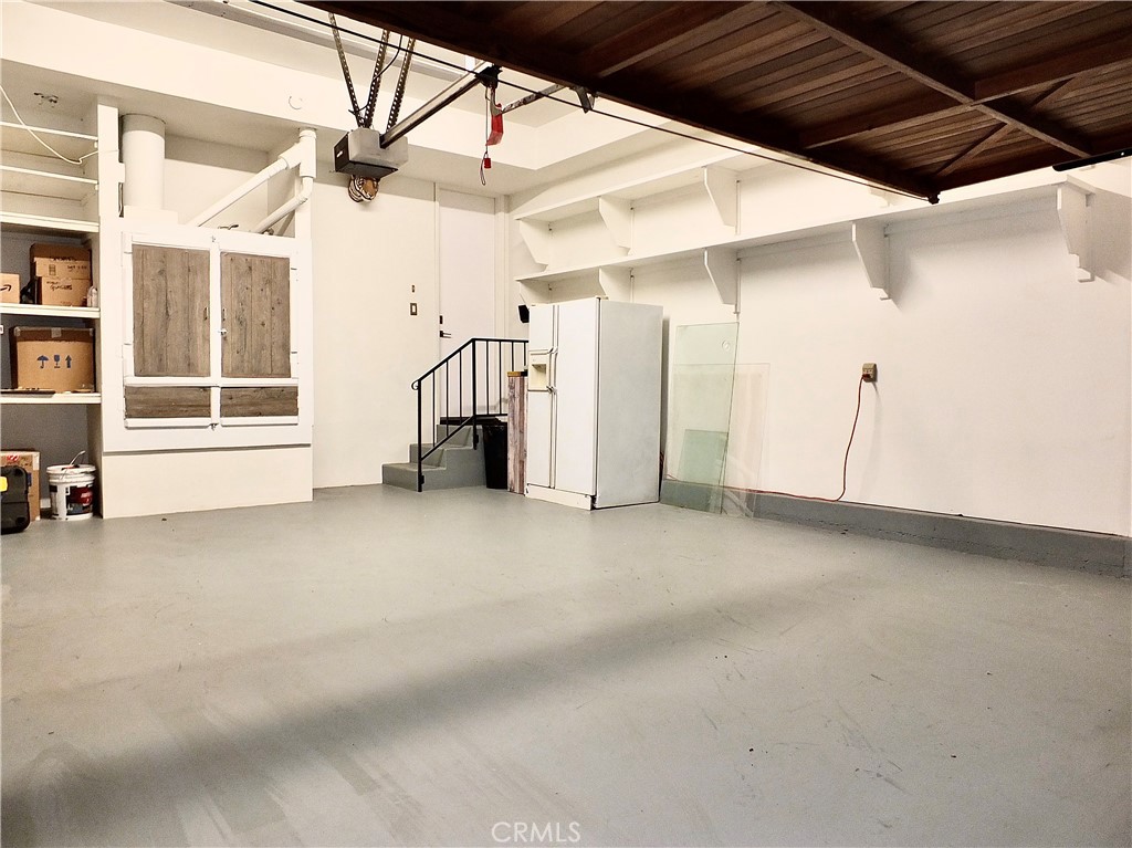 341 S Meadows Manhattan Beach, CA 90266 - Photo 49 of 50 a view of a livingroom with a ceiling fan and window