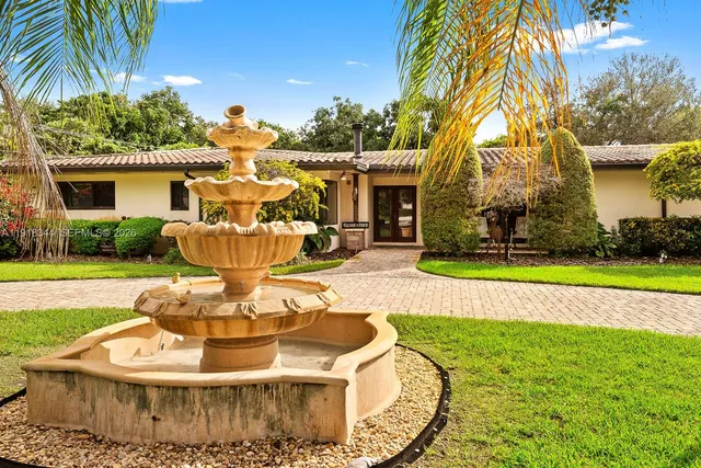 $1,900,000 | 9890 Southwest 138th Street, Miami, FL 33176