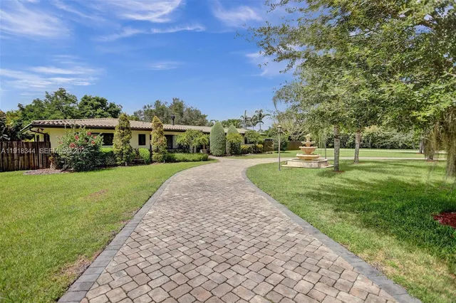 $1,900,000 | 9890 Southwest 138th Street, Miami, FL 33176