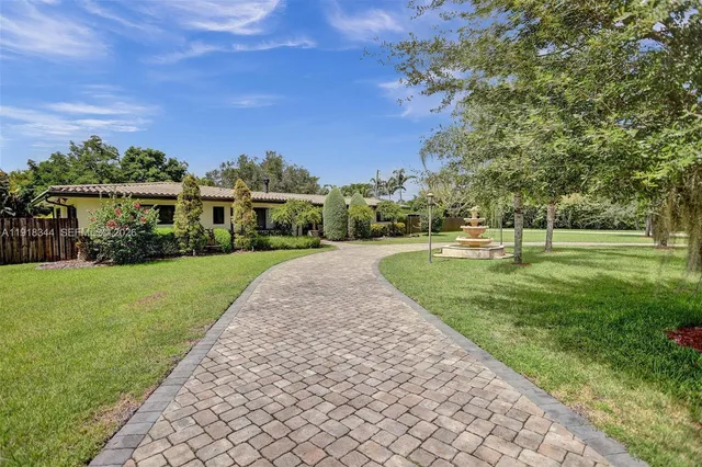 $1,900,000 | 9890 Southwest 138th Street, Miami, FL 33176