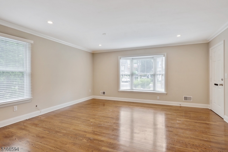23 Ruthven Place Summit, NJ 07901 - Photo 2 of 16 Gallery Image 2