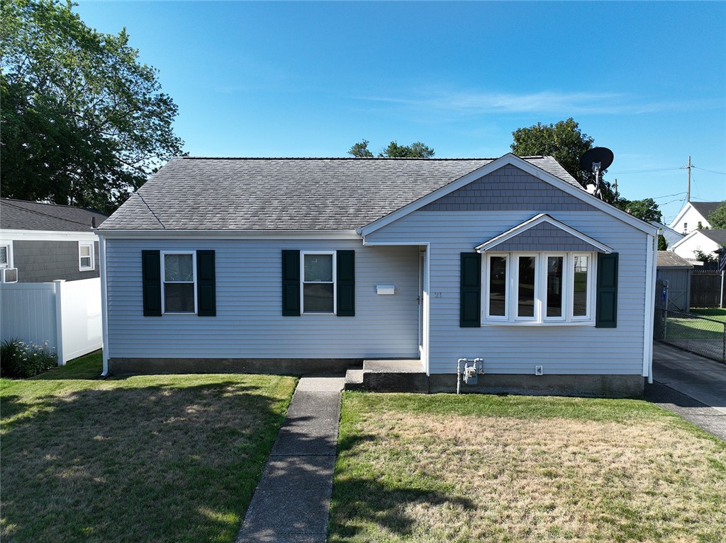 21 Benedict Street Pawtucket, RI 02861 - Photo 1 of 42