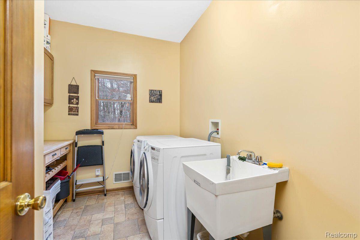 21851 Prince Road Belleville, MI 48111 - Photo 23 of 59 Main floor laundry with tub sink