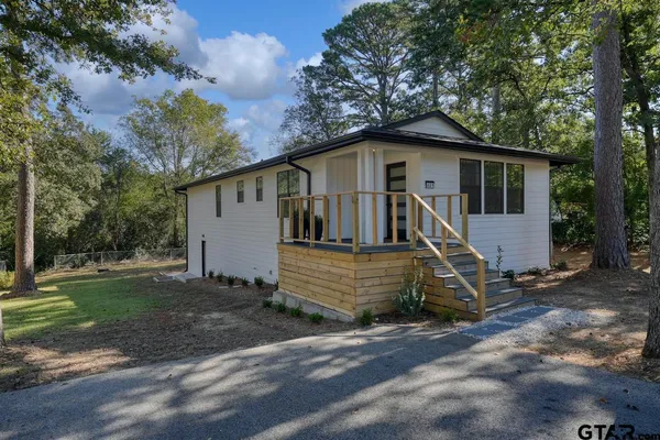 $275,000 | 401 Hide A Way Lane East, Hideaway, TX 75771