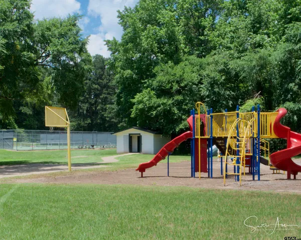 $288,500 | 401 Hide A Way Lane East, Hideaway, TX 75771