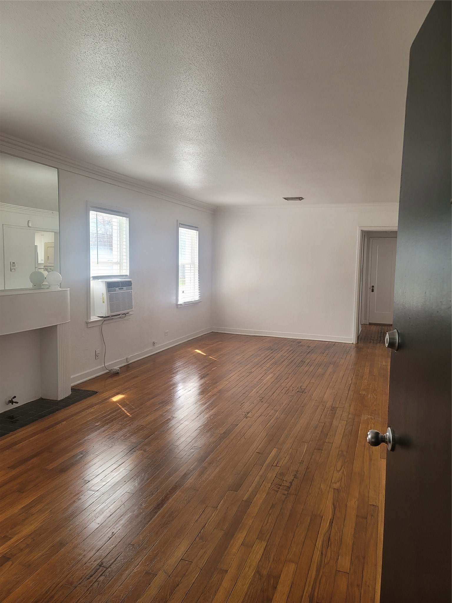 1920 Binz Street, Unit 6 Houston, TX 77004 - Photo 3 of 22 Unit 2