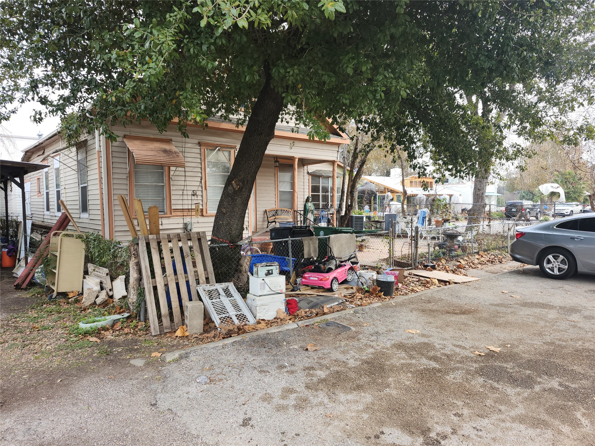 2619 Saltus Street Houston, TX 77003 - Photo 2 of 6 a view of car parked in front of house