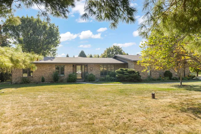 $545,000 | 1785 Hilltop Road, Elgin, IL 60120