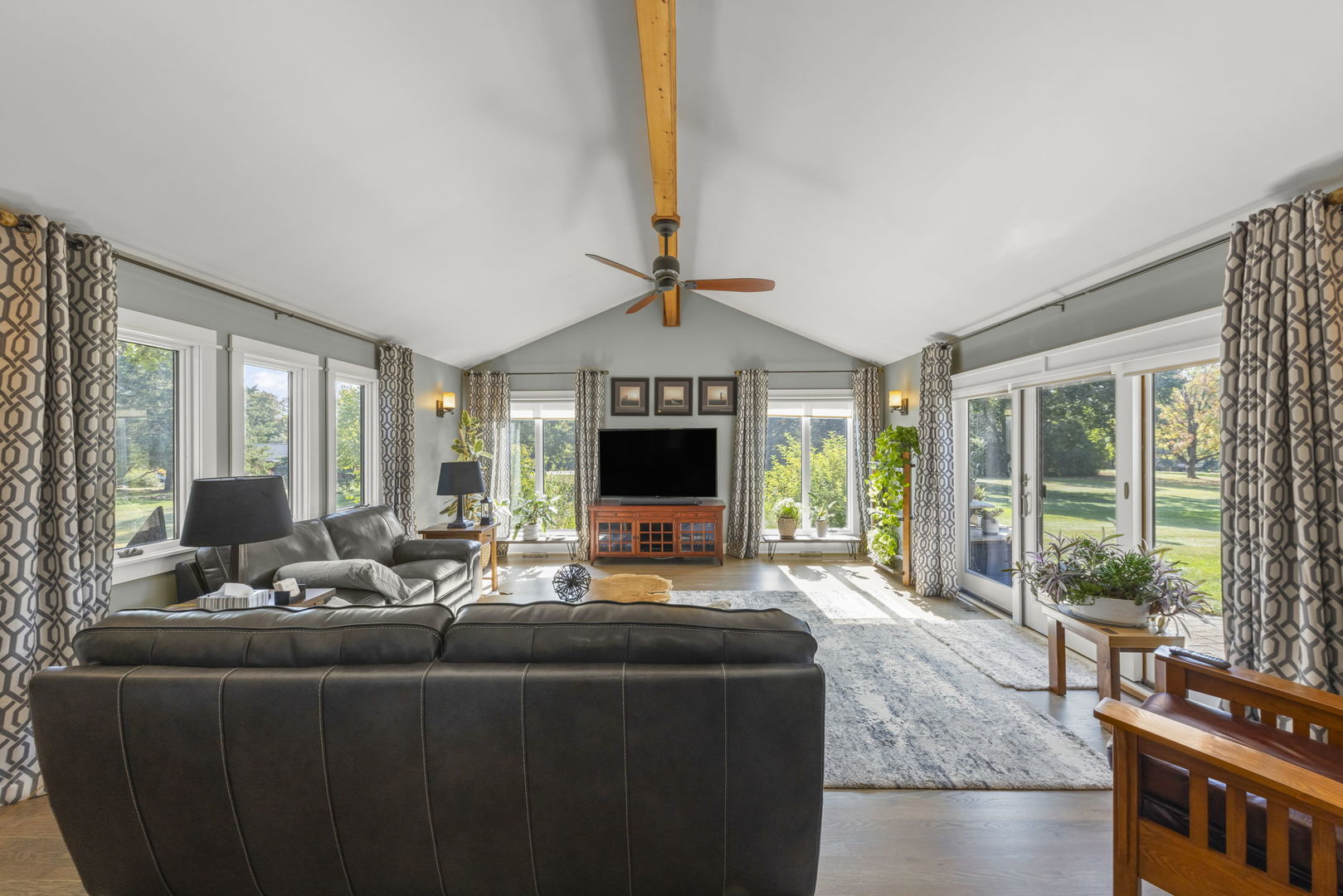 1785 Hilltop Road Elgin, IL 60120 - Photo 3 of 40 Gallery Image 3