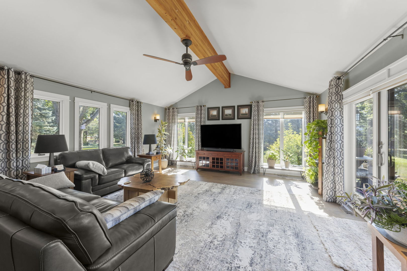 1785 Hilltop Road Elgin, IL 60120 - Photo 4 of 40 Gallery Image 4
