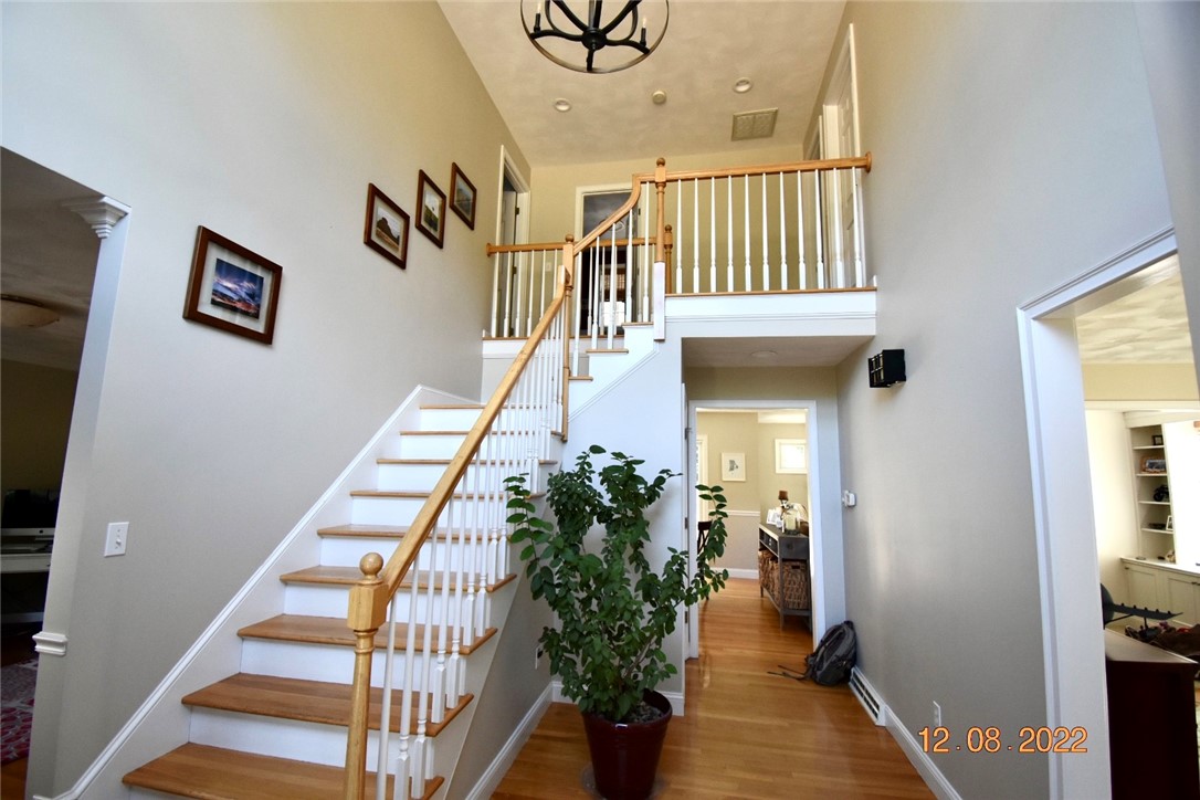 127 Jenckes Hill Road Lincoln, RI 02865 - Photo 23 of 38 Foyer