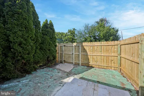 $195,000 | 164 Wayne Avenue, Darby, PA 19023