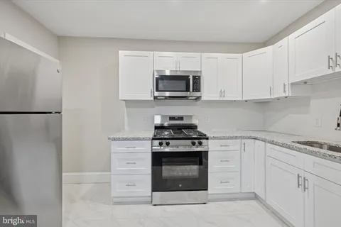 $195,000 | 164 Wayne Avenue, Darby, PA 19023