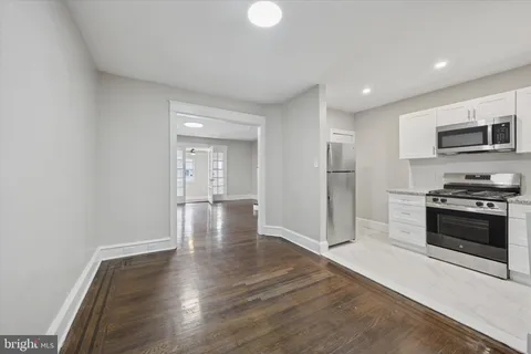 $195,000 | 164 Wayne Avenue, Darby, PA 19023