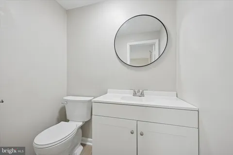 $195,000 | 164 Wayne Avenue, Darby, PA 19023