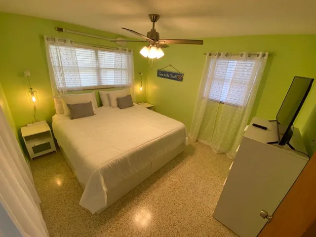 $3,000 | 286 South Orlando Avenue, Cocoa Beach, FL 32931