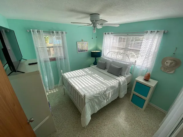 $3,000 | 286 South Orlando Avenue, Cocoa Beach, FL 32931