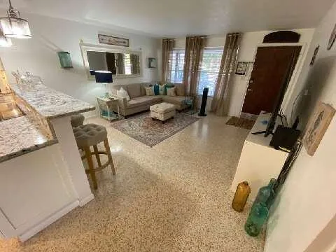 $3,000 | 286 South Orlando Avenue, Cocoa Beach, FL 32931