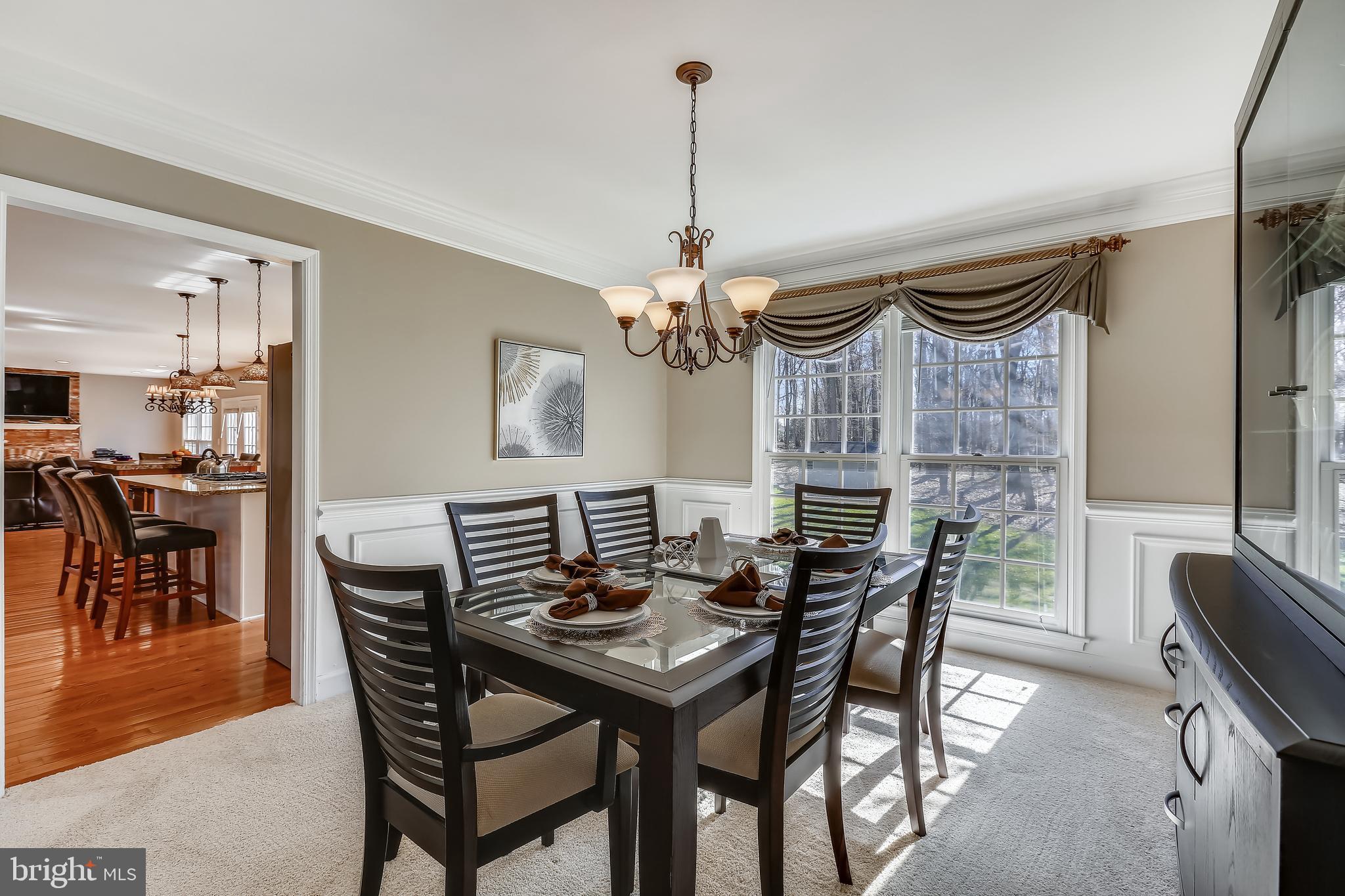 22406 Sweetleaf Lane Gaithersburg, MD 20882 - Photo 25 of 60 Dining Room with Crown and Wall Moldings