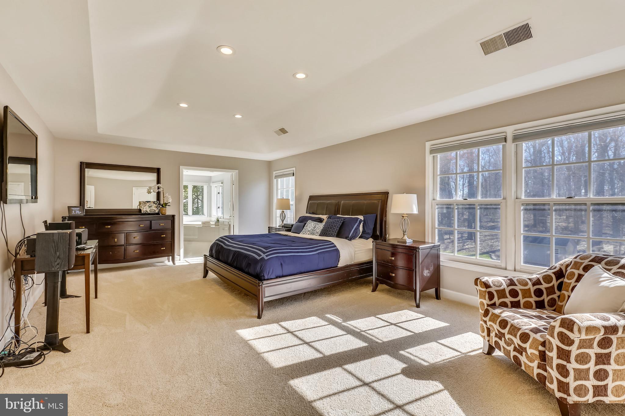 22406 Sweetleaf Lane Gaithersburg, MD 20882 - Photo 29 of 60 Primary Bedroom with Sitting Area