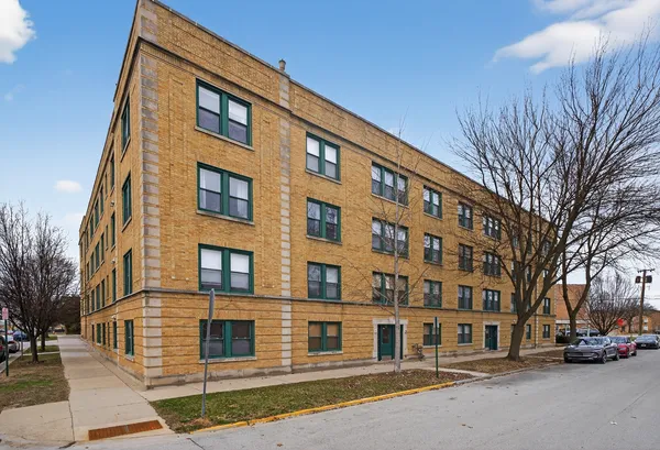 $2,850 | 9100 Lamon Avenue, Unit 1N, Skokie, IL 60077