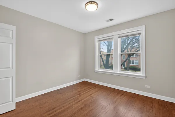 $2,850 | 9100 Lamon Avenue, Unit 1N, Skokie, IL 60077
