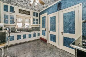2000 South Polk Street Amarillo, TX 79109 - Photo 10 of 12 a view of an empty room with a balcony