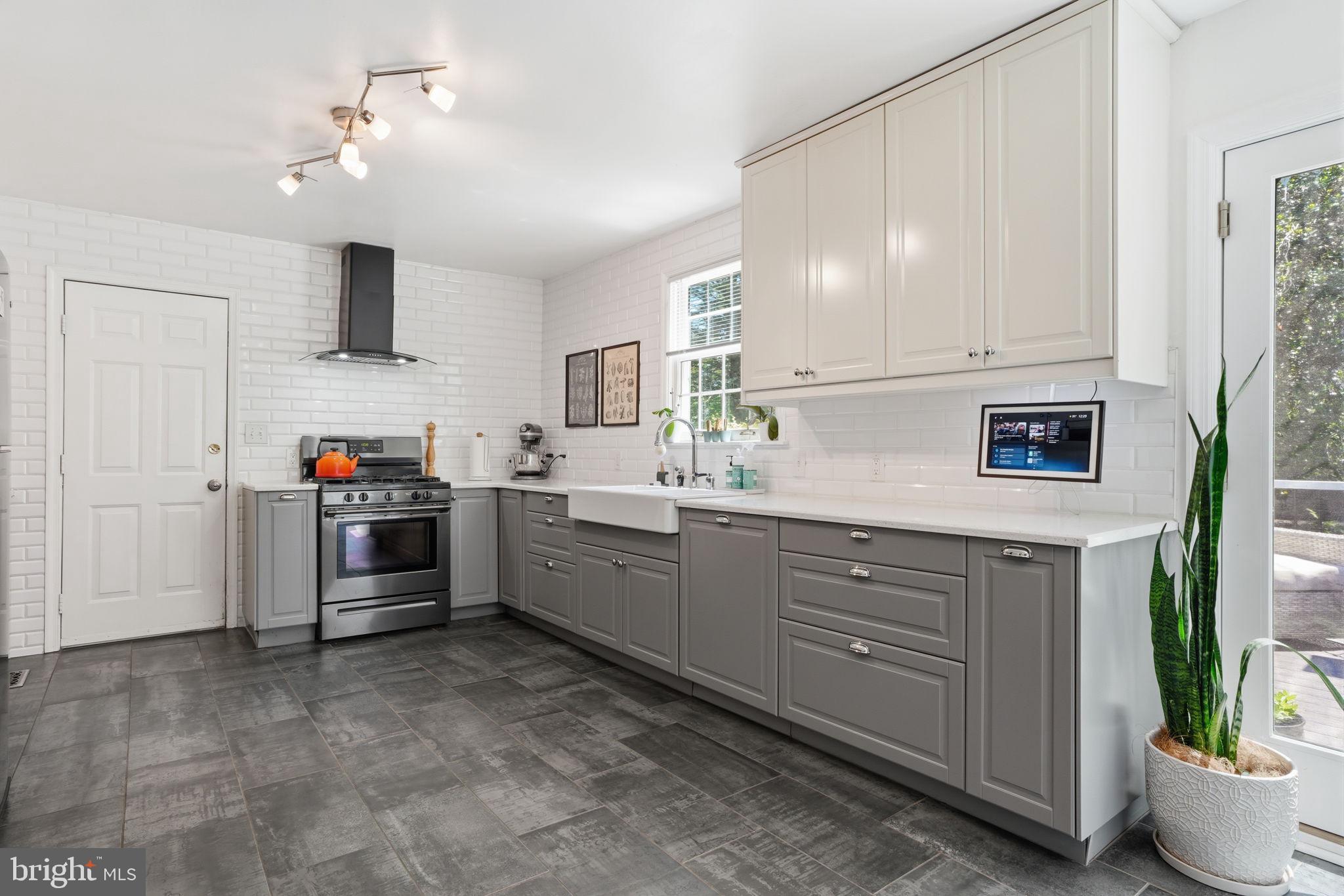 621 River Road Yardley, PA 19067 - Photo 20 of 75 New quartz counter tops