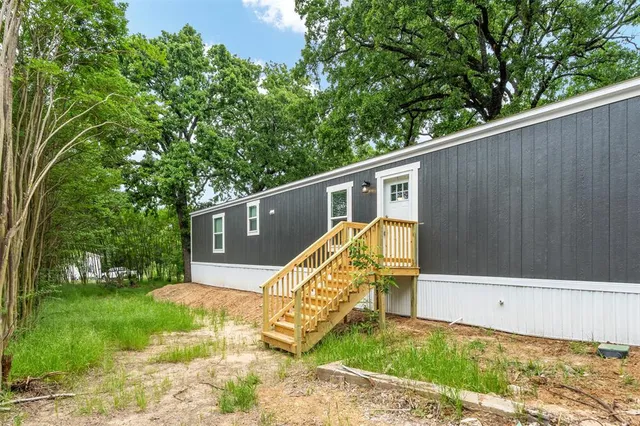 a view of a house with a backyard
