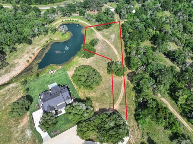 $825,000 | 119 Red Stag Lane, Columbus, TX 78934