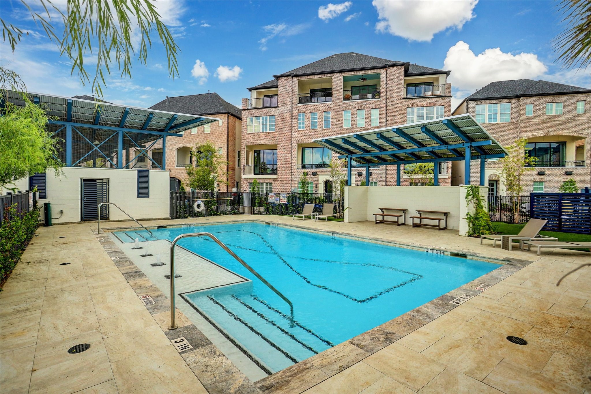 2722 Maxroy Street Houston, TX 77007 - Photo 5 of 11 two community pools (one in each phase)