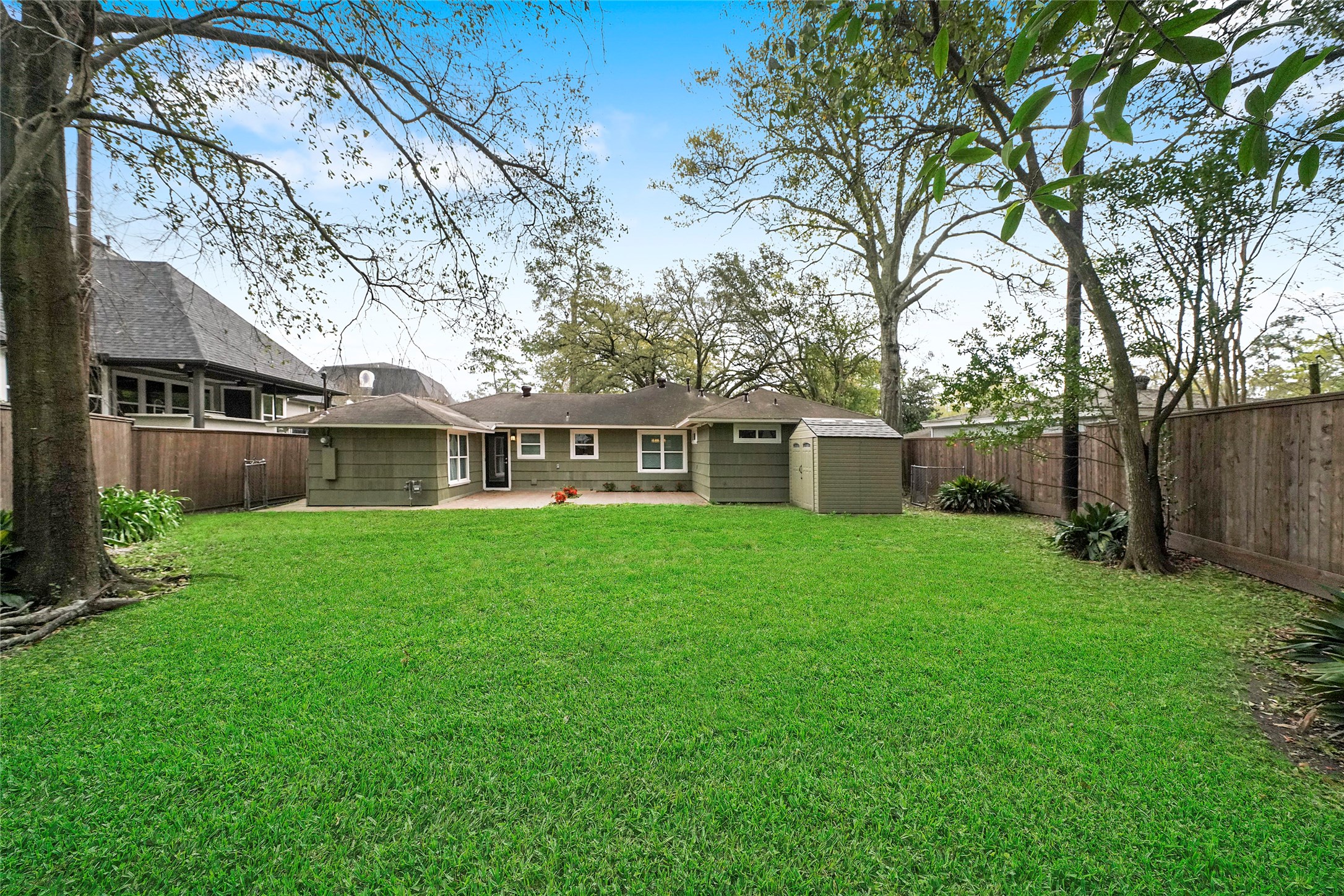 1229 Timbergrove Lane Houston, TX 77008 - Photo 29 of 30 a view of a house with backyard and garden