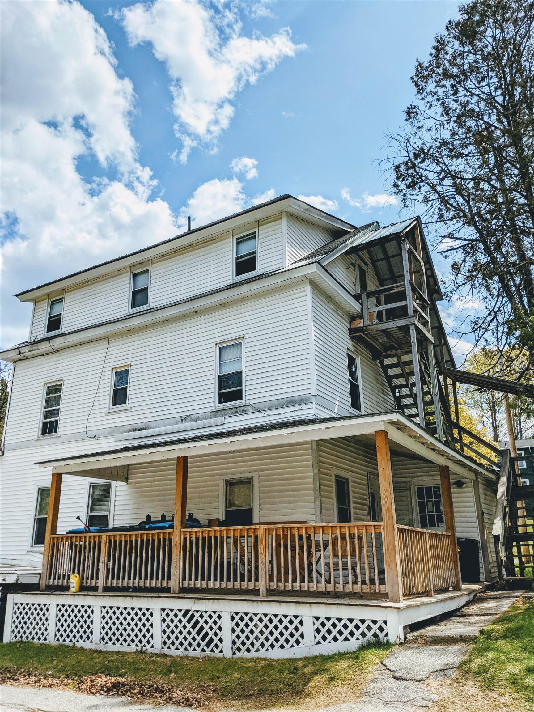 123 Agassiz Street Bethlehem, NH 03574 - Photo 1 of 20