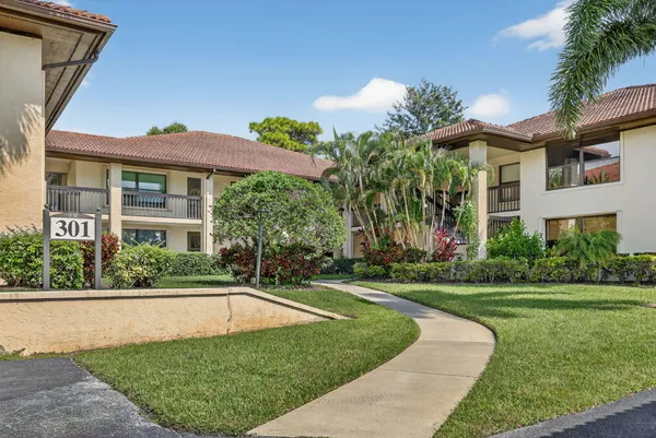 $120,000 | 301 Southwest South River Drive, Unit 204, Stuart, FL 34997