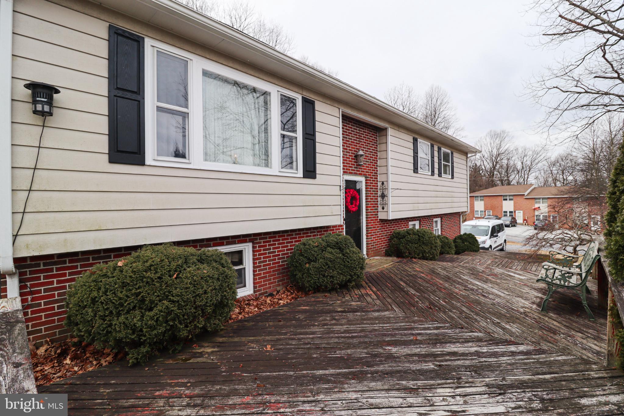 92 Newman Road Orrtanna, PA 17353 - Photo 6 of 42 Charming split-level home with inviting entry.