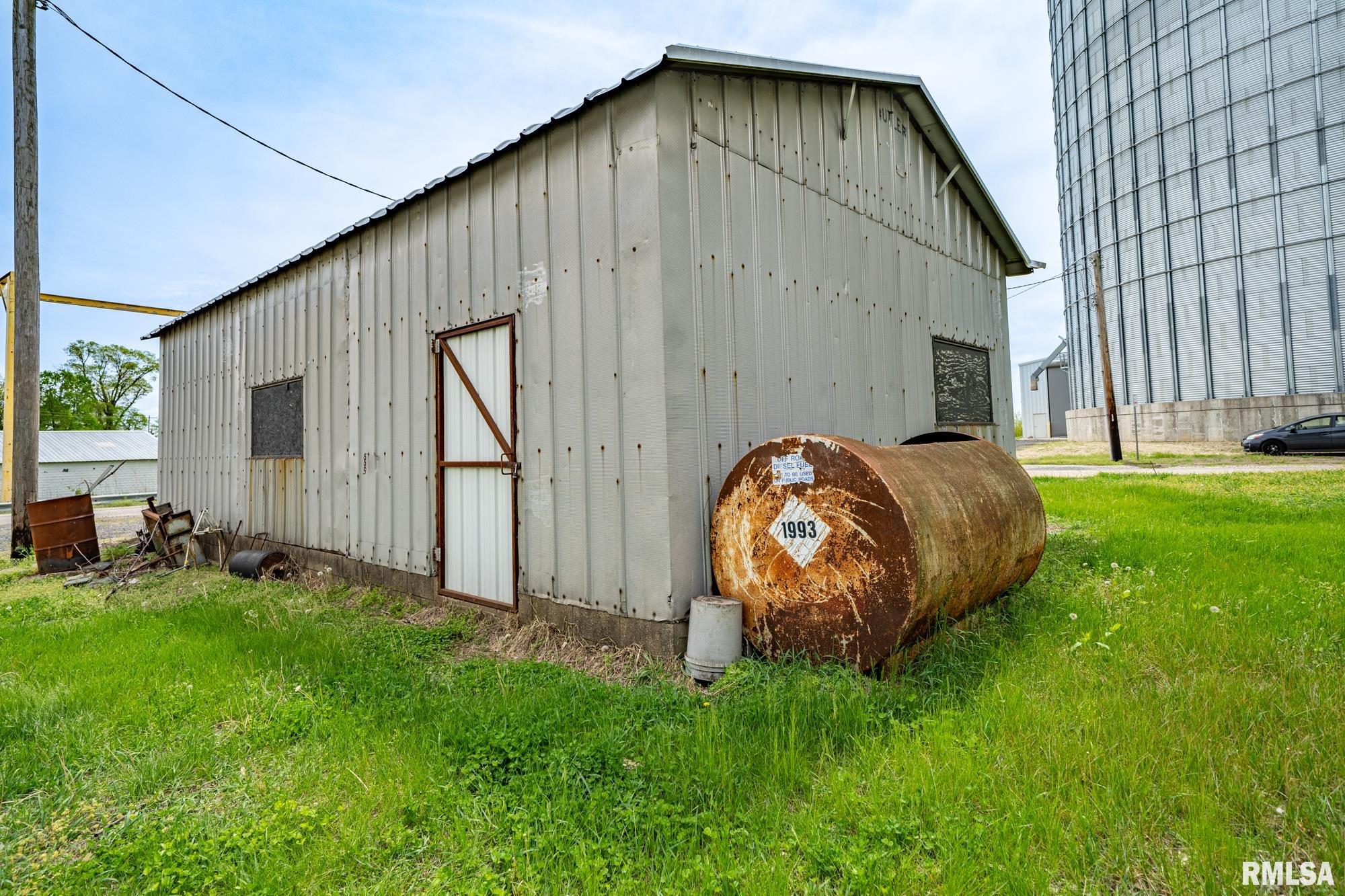 100 South Main Street Forest City, IL 61532 - Photo 2 of 27