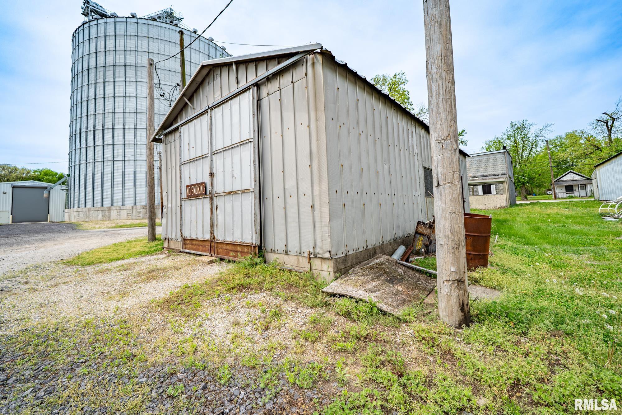 100 South Main Street Forest City, IL 61532 - Photo 3 of 27
