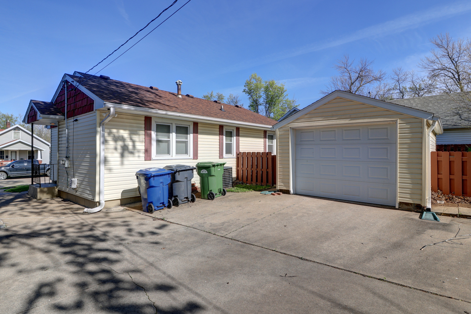 2927 Pershing Boulevard Clinton, IA 52732 - Photo 16 of 23