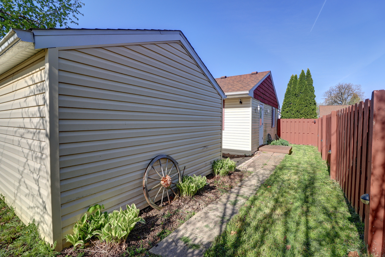 2927 Pershing Boulevard Clinton, IA 52732 - Photo 17 of 23