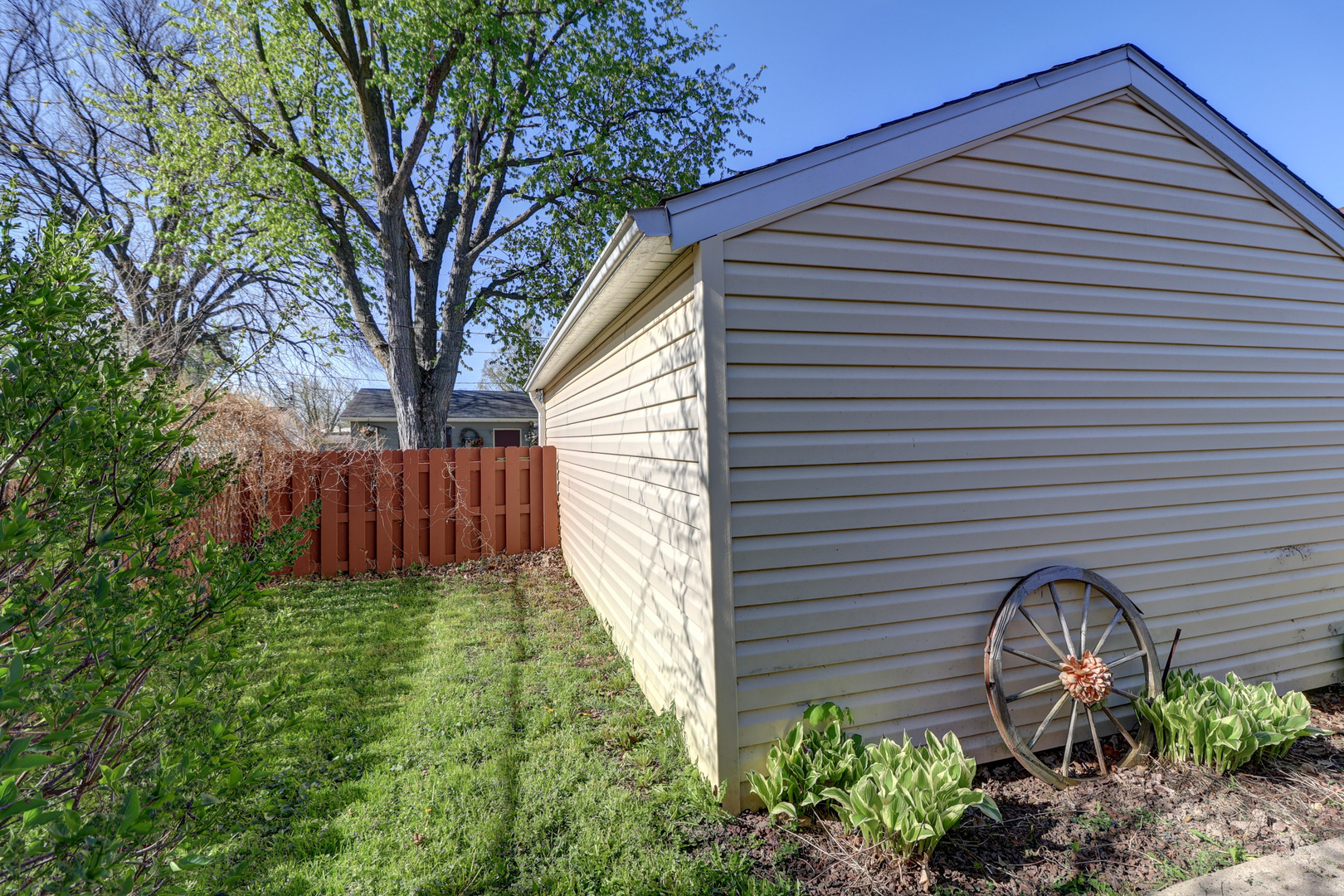 2927 Pershing Boulevard Clinton, IA 52732 - Photo 18 of 23