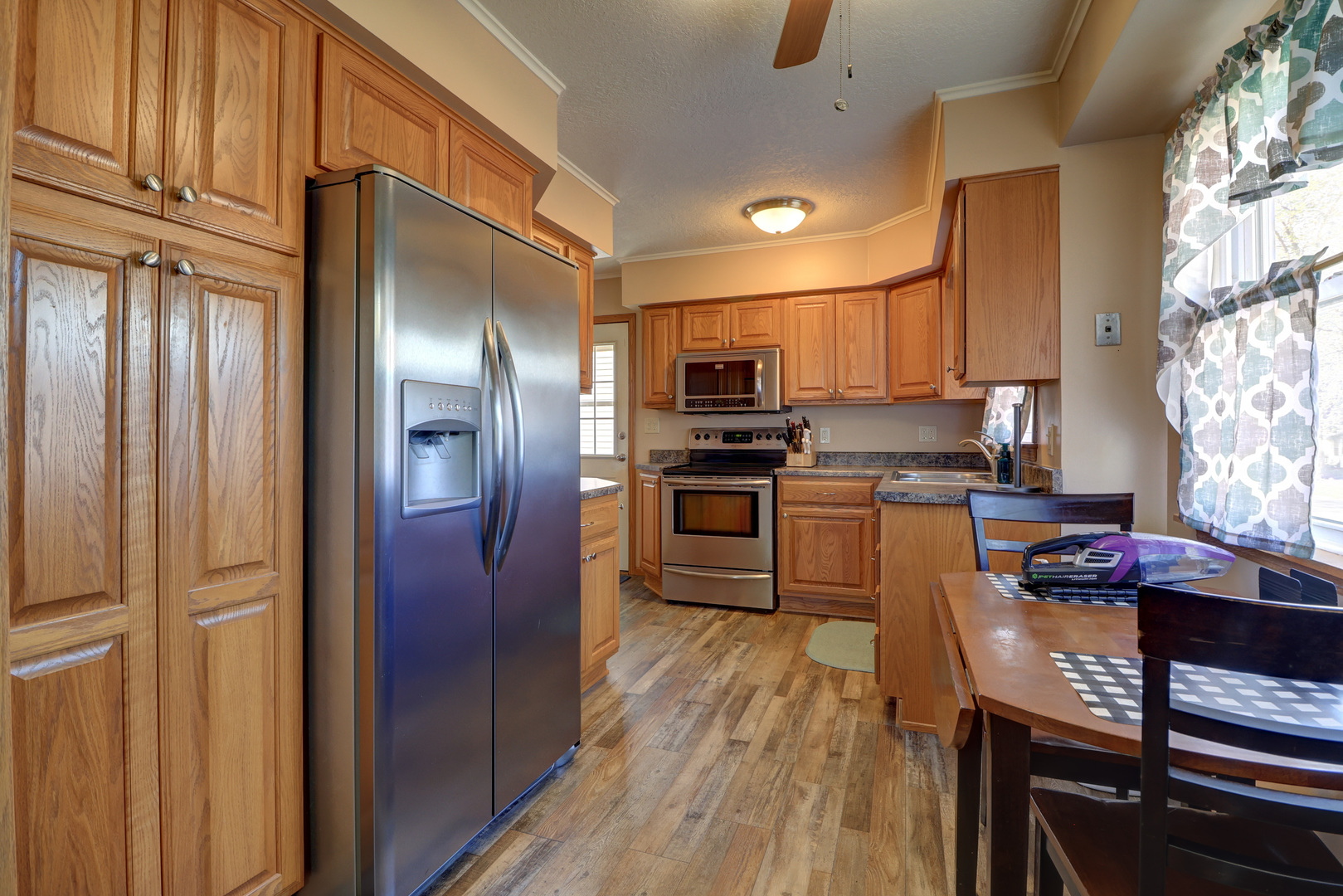 2927 Pershing Boulevard Clinton, IA 52732 - Photo 4 of 23