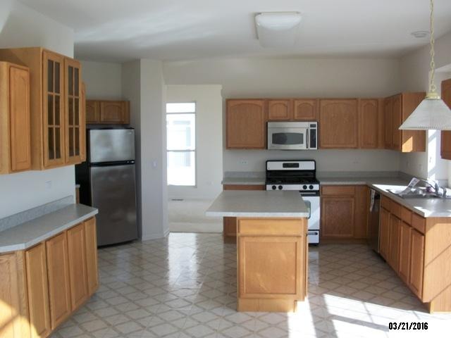 360 Stonegate Road Bolingbrook, IL 60440 - Photo 4 of 20