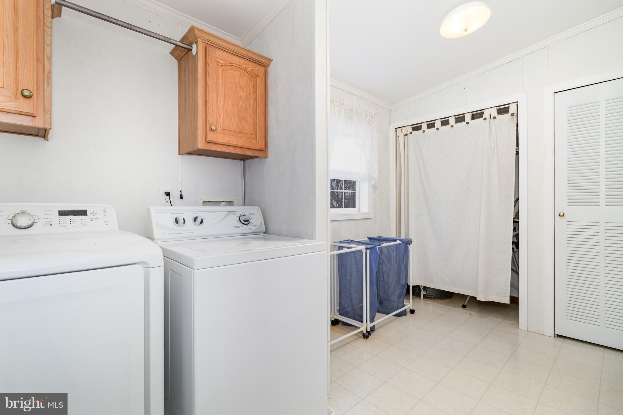 268 David Circle York, PA 17406 - Photo 21 of 26 a utility room with dryer and washer